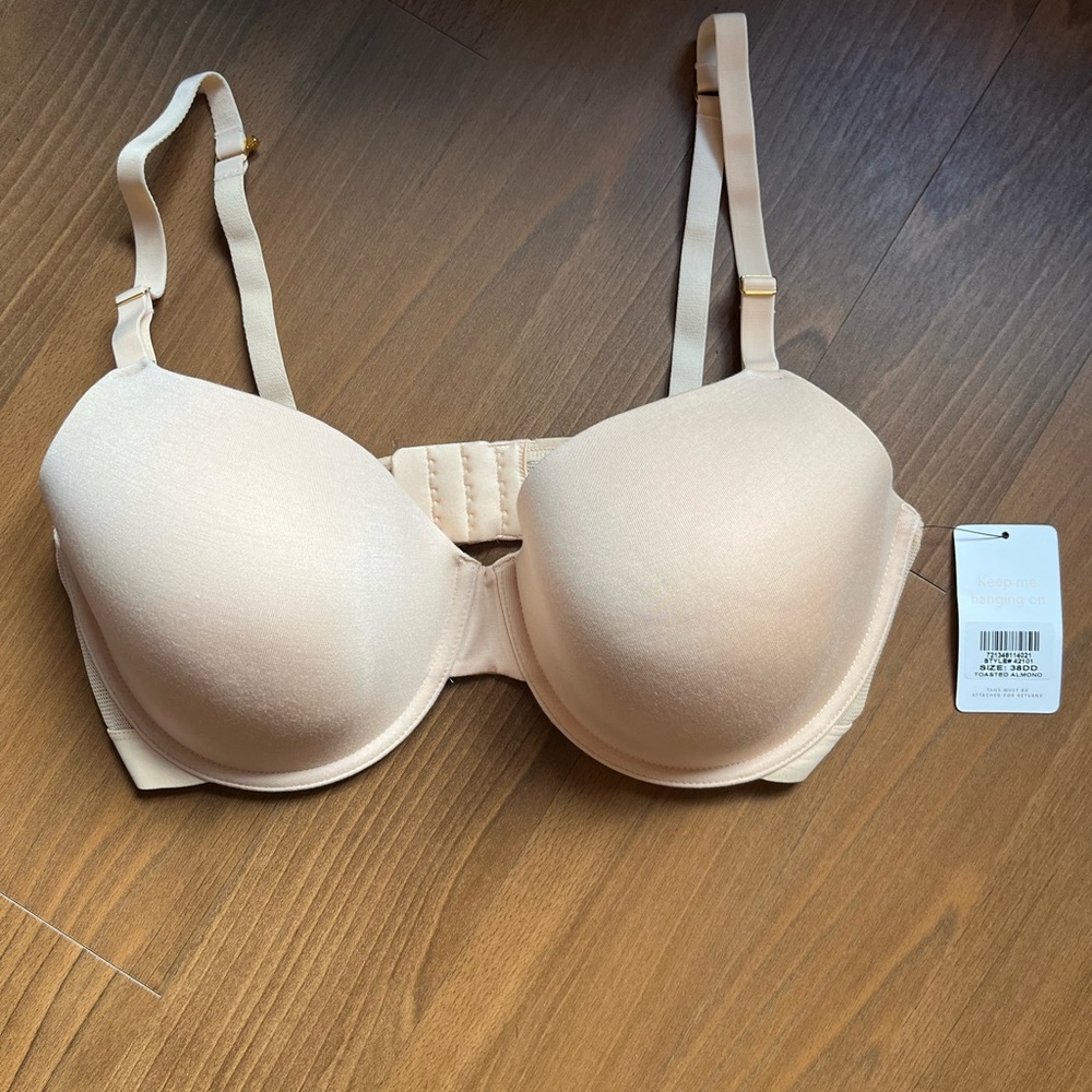 NWT Lively All Day T-Shirt Bra. Convertible back with j hook.